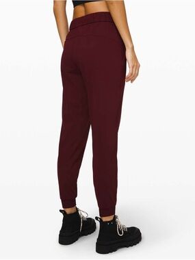 Lululemon On the Fly Jogger *Luxtreme